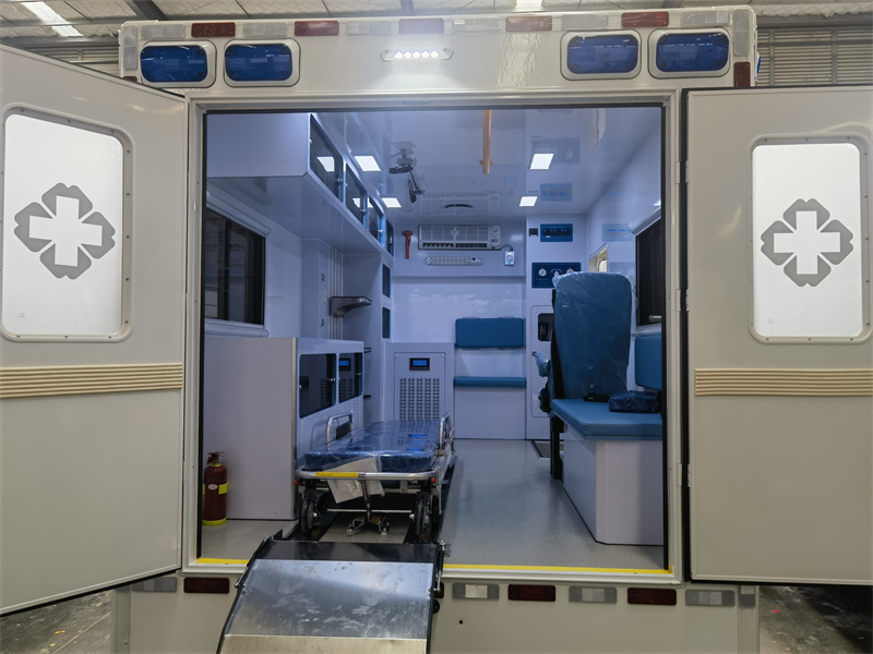 華通牌依維柯歐霸四驅(qū)方艙救護(hù)車